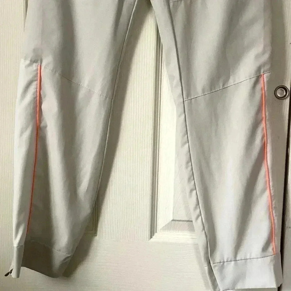 New Balance beige Joggers
SIZE Medium - Picture 3 of 4